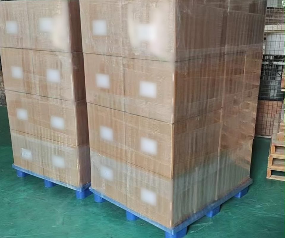 Dos palés de cajas filmados, listos para el envío